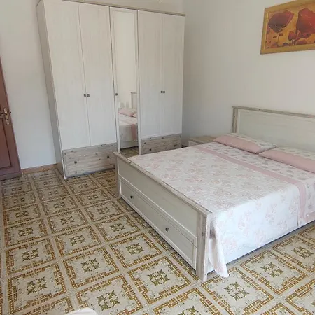 Mayra House